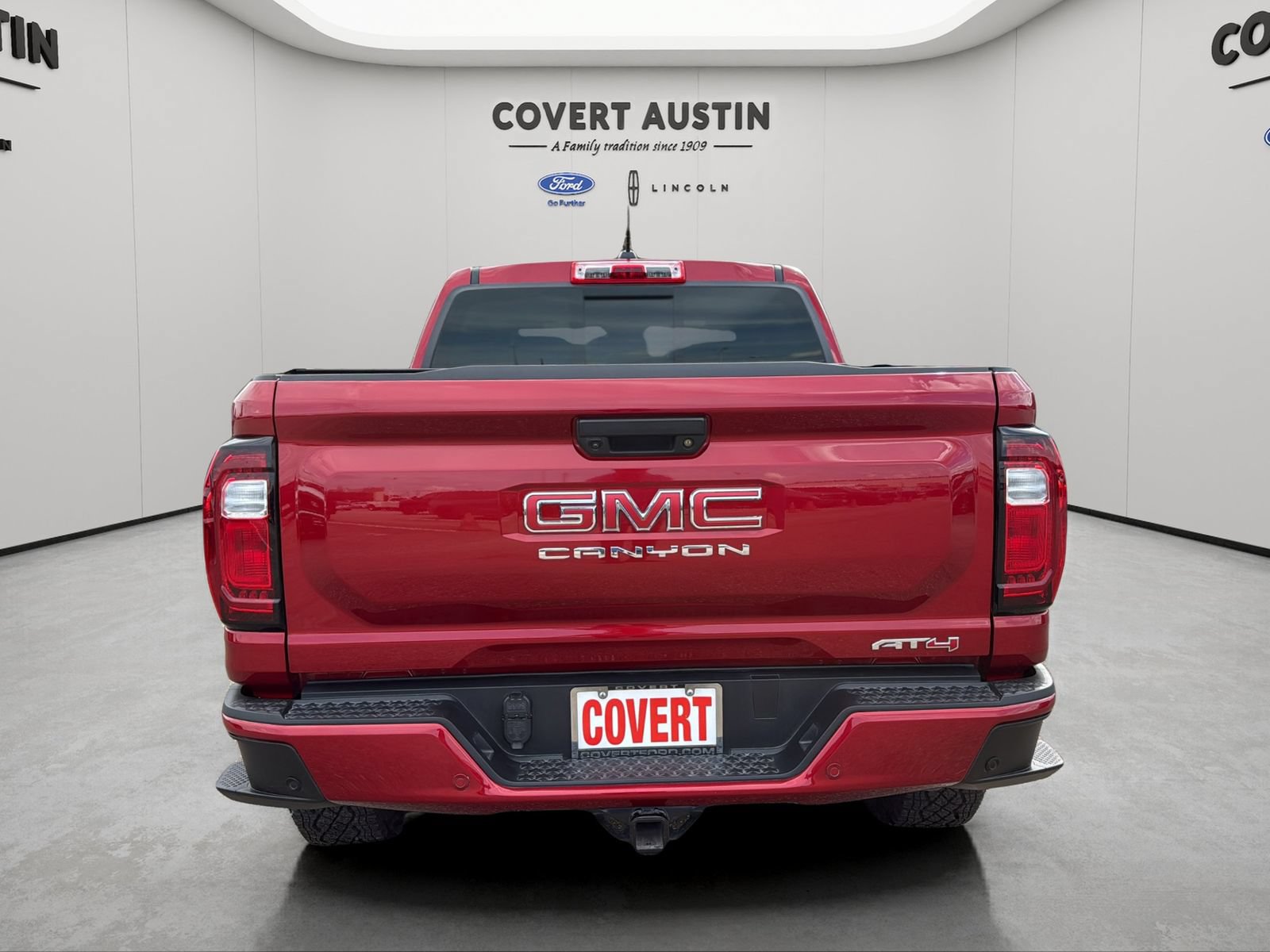 Used 2024 GMC Canyon AT4 w/ AT4 Premium Package AWD/4WD image 4