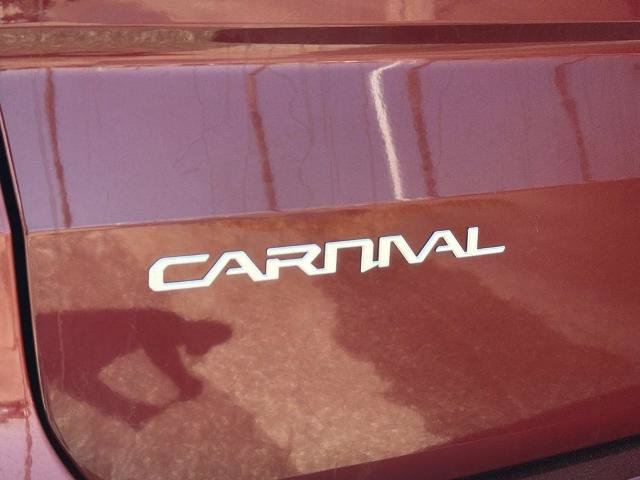 Used 2023 Kia Carnival LX FWD image 9