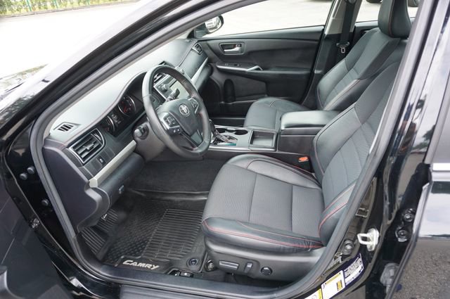 Used 2017 Toyota Camry SE FWD image 19