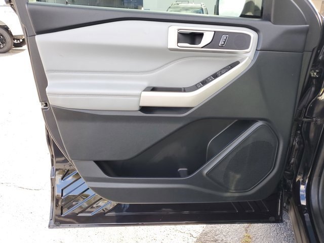 Certified 2021 Ford Explorer XLT w/ Equipment Group 202A image 18