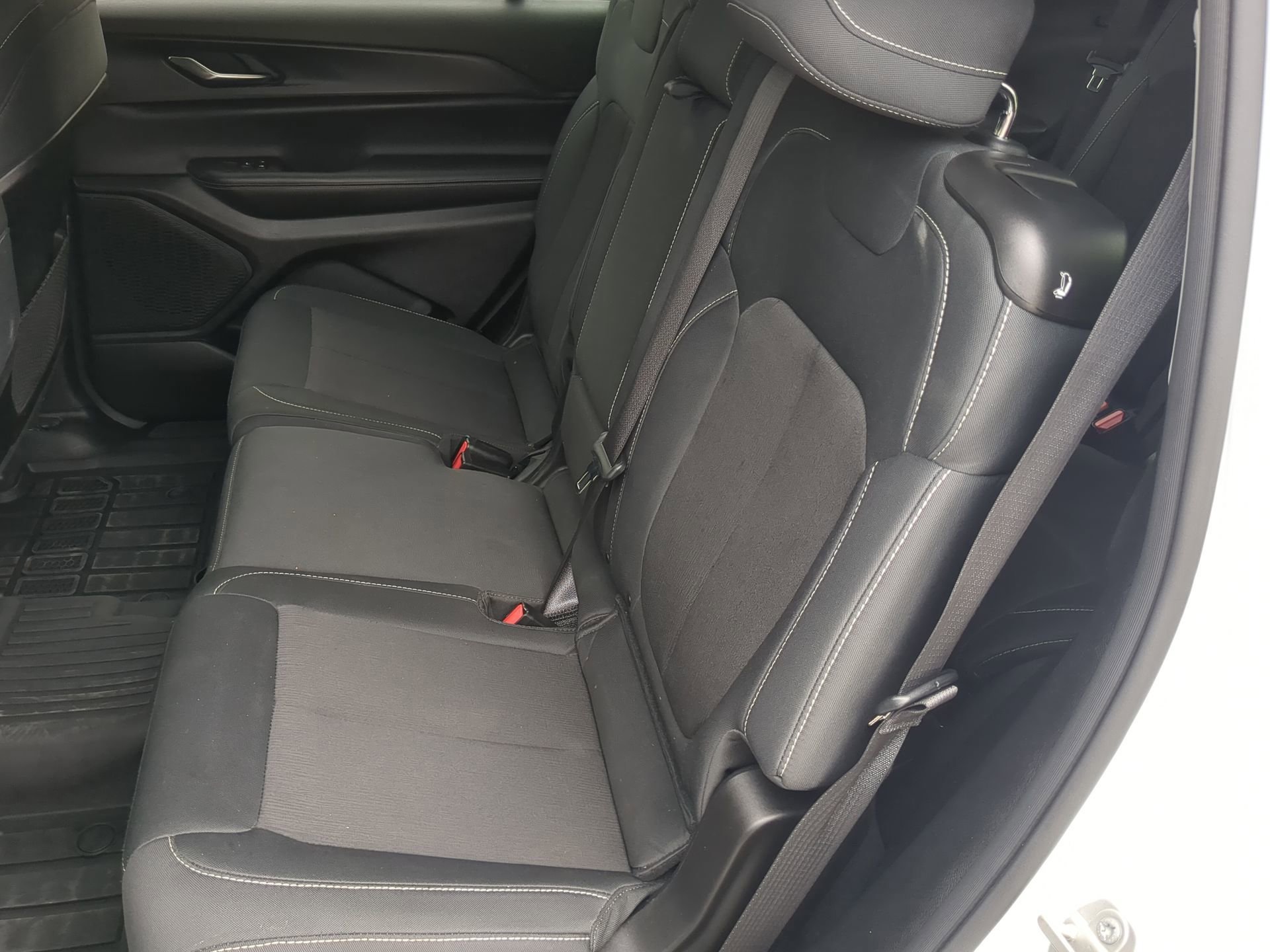 Used 2024 Jeep Grand Cherokee L Laredo AWD/4WD image 53