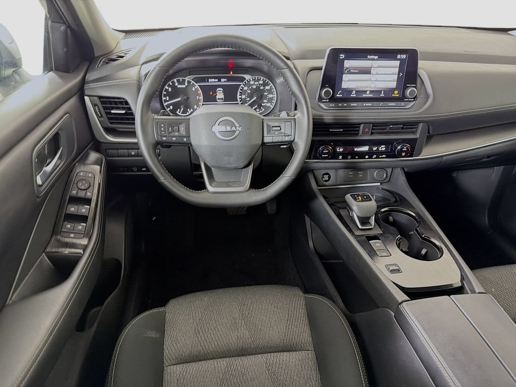 Used 2025 Nissan Rogue SV FWD image 24