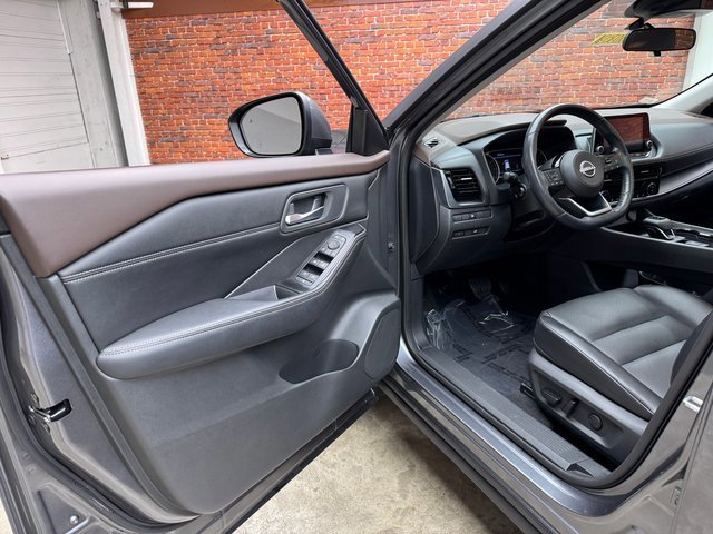 Used 2022 Nissan Rogue SV w/ SV Premium Package image 10