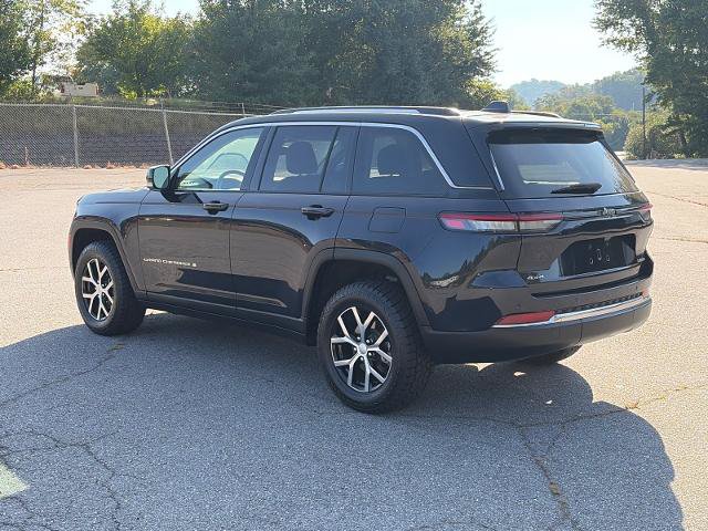 Used 2023 Jeep Grand Cherokee Limited AWD/4WD image 4