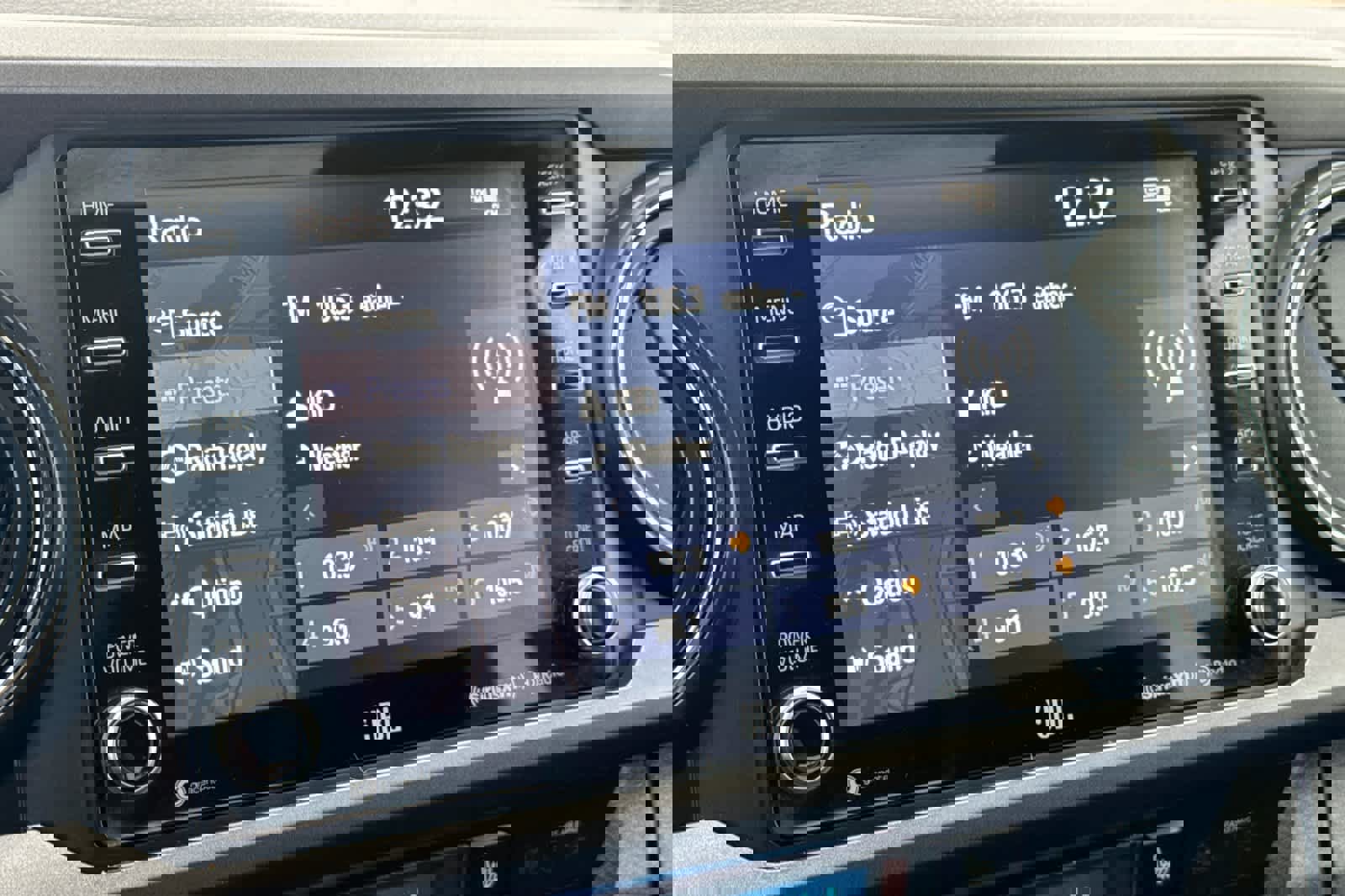 Used 2020 Toyota Tacoma TRD Off-Road image 17