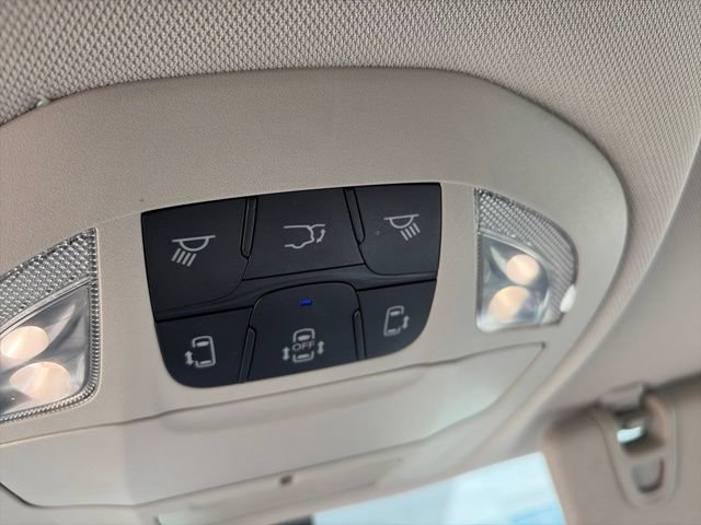 Used 2024 Chrysler Pacifica Touring-L FWD image 10