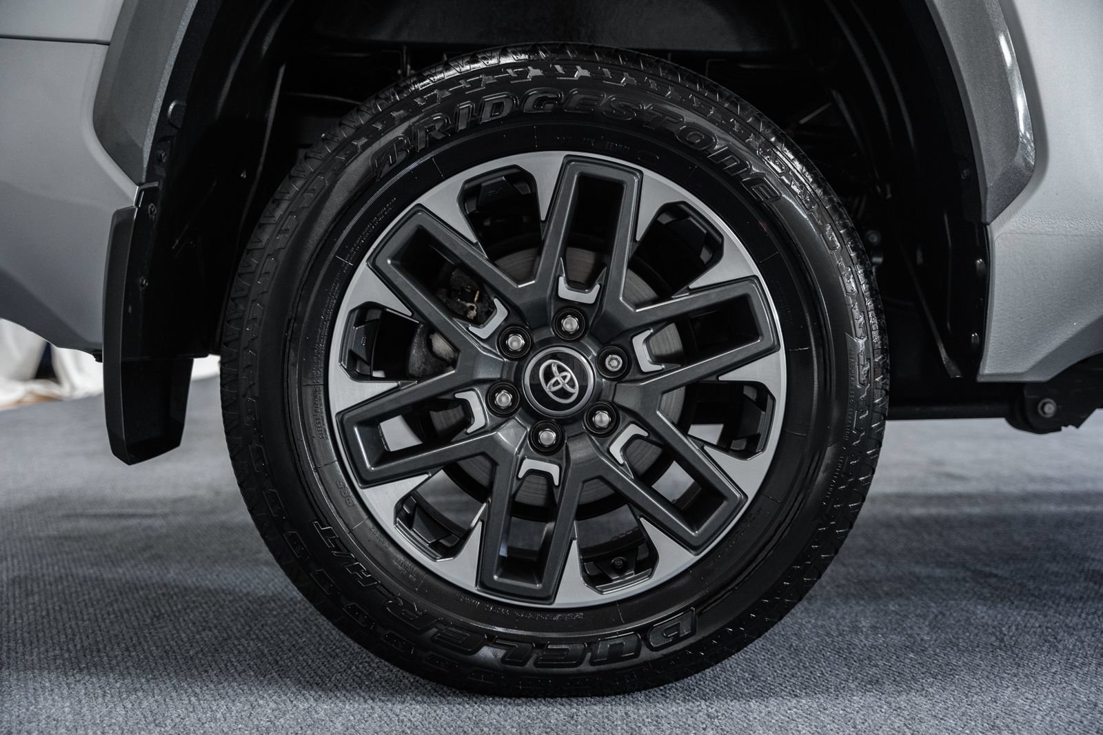Used 2025 Toyota Tundra Limited AWD/4WD image 19