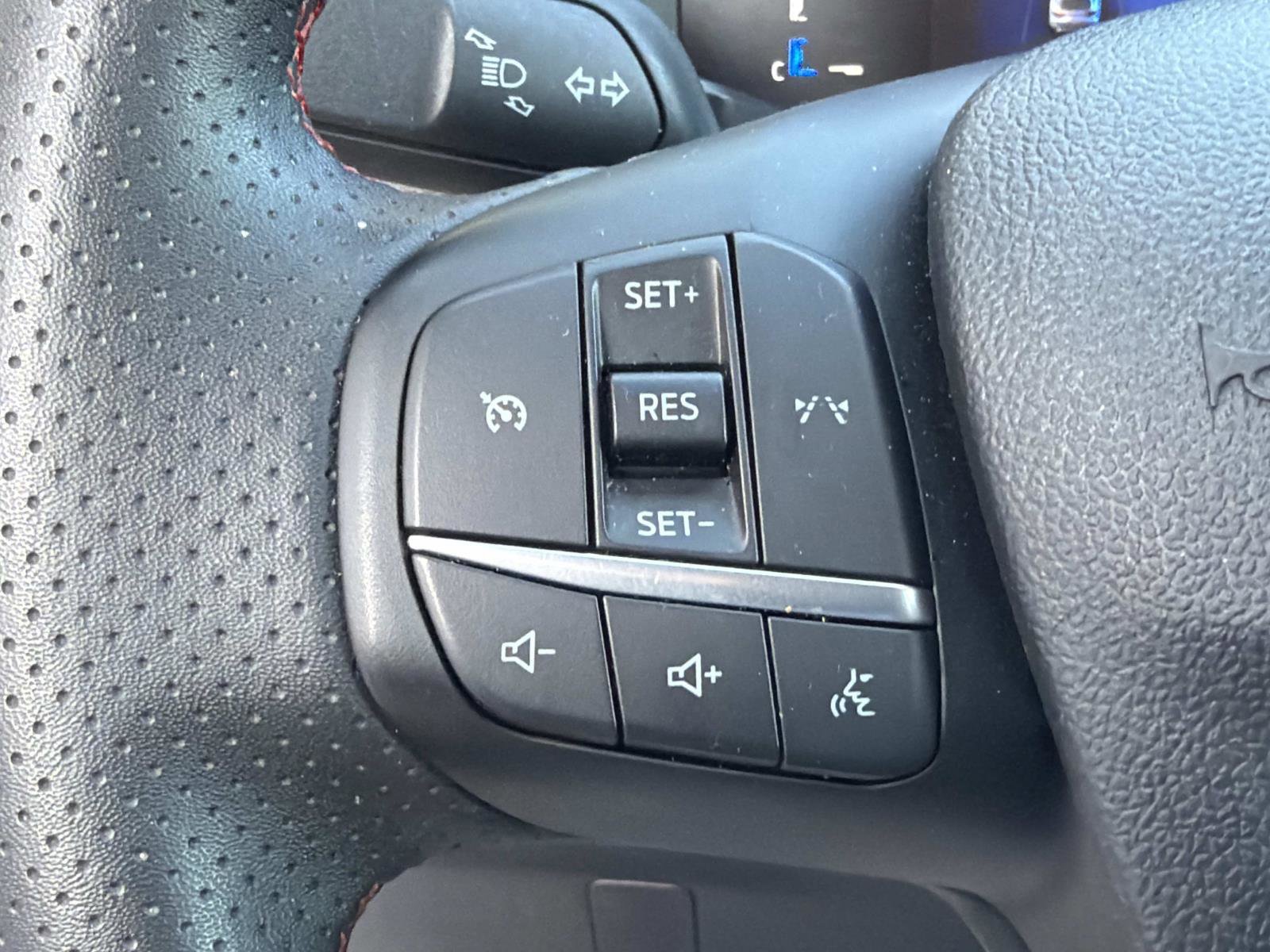 Certified 2025 Ford Escape ST-Line FWD image 17