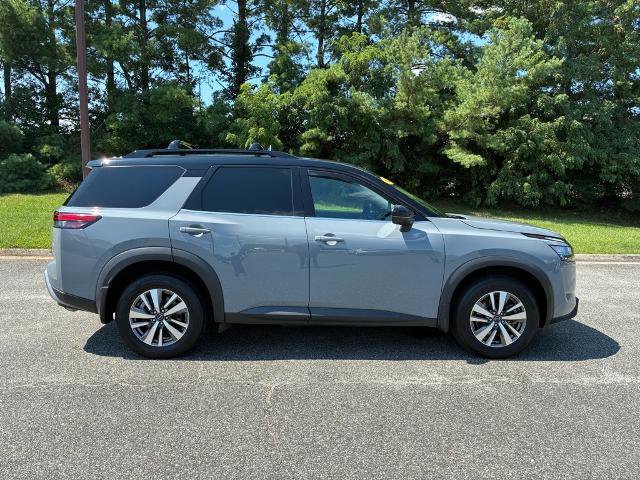 Used 2022 Nissan Pathfinder SL w/ SL Black Package image 2