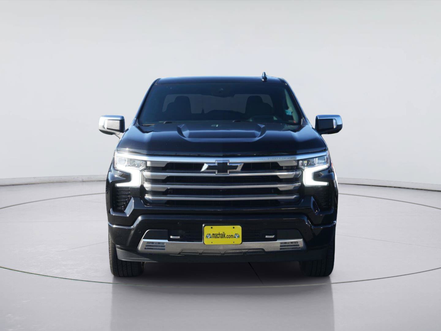 Used 2024 Chevrolet Silverado 1500 High Country w/ High Country Premium Package AWD/4WD image 3