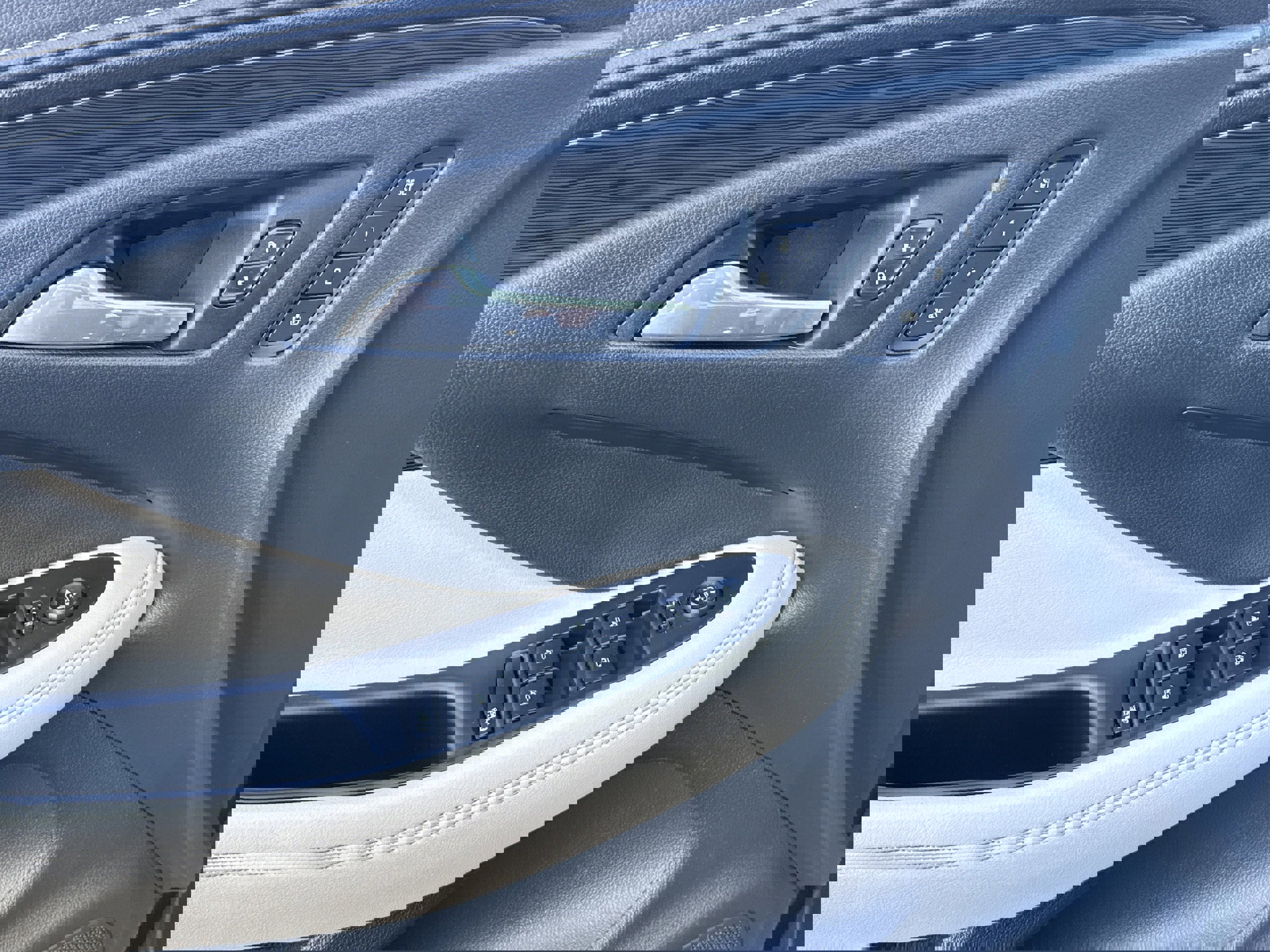 Used 2017 Buick Envision Essence image 16