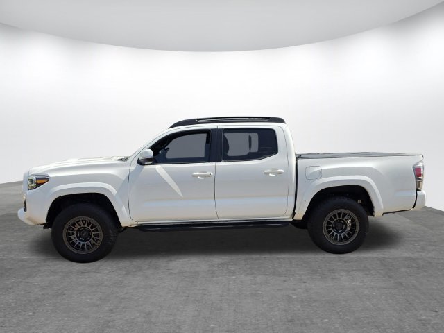 Used 2022 Toyota Tacoma TRD Sport w/ TRD Premium Sport Package AWD/4WD image 3