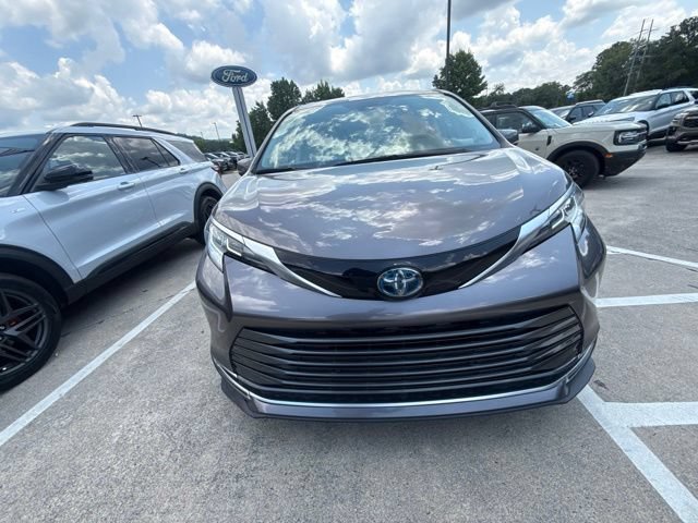 Used 2021 Toyota Sienna Limited FWD image 8