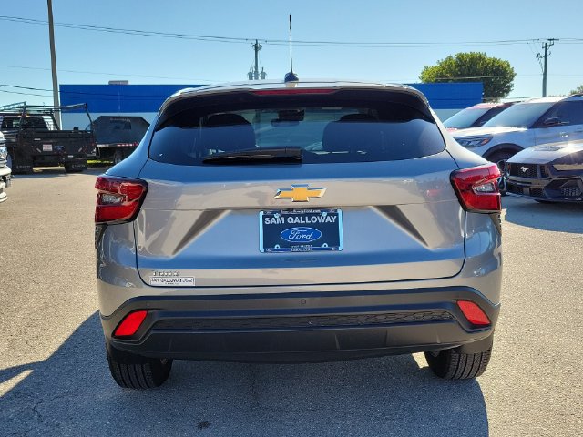 Used 2026 Chevrolet Trax LS w/ LS Convenience Package FWD image 5