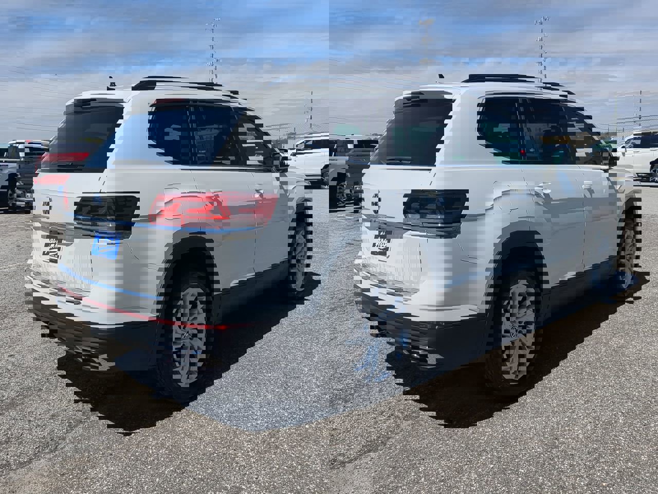 Used 2023 Volkswagen Atlas SE w/ Panoramic Sunroof Package image 4