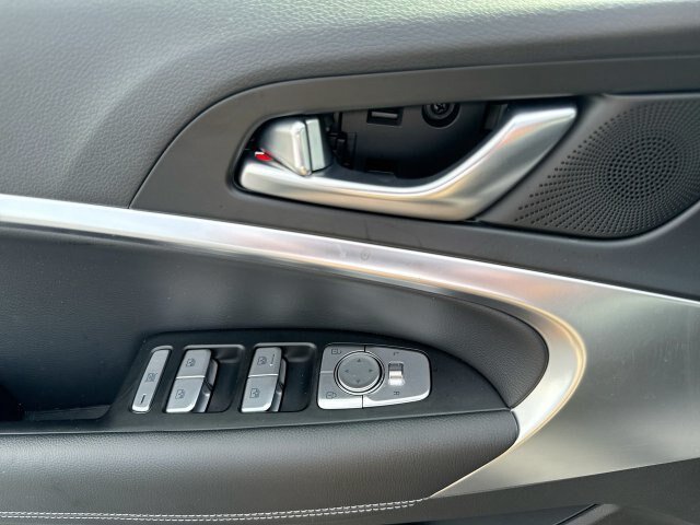 Used 2026 Genesis G70 2.5T RWD image 13
