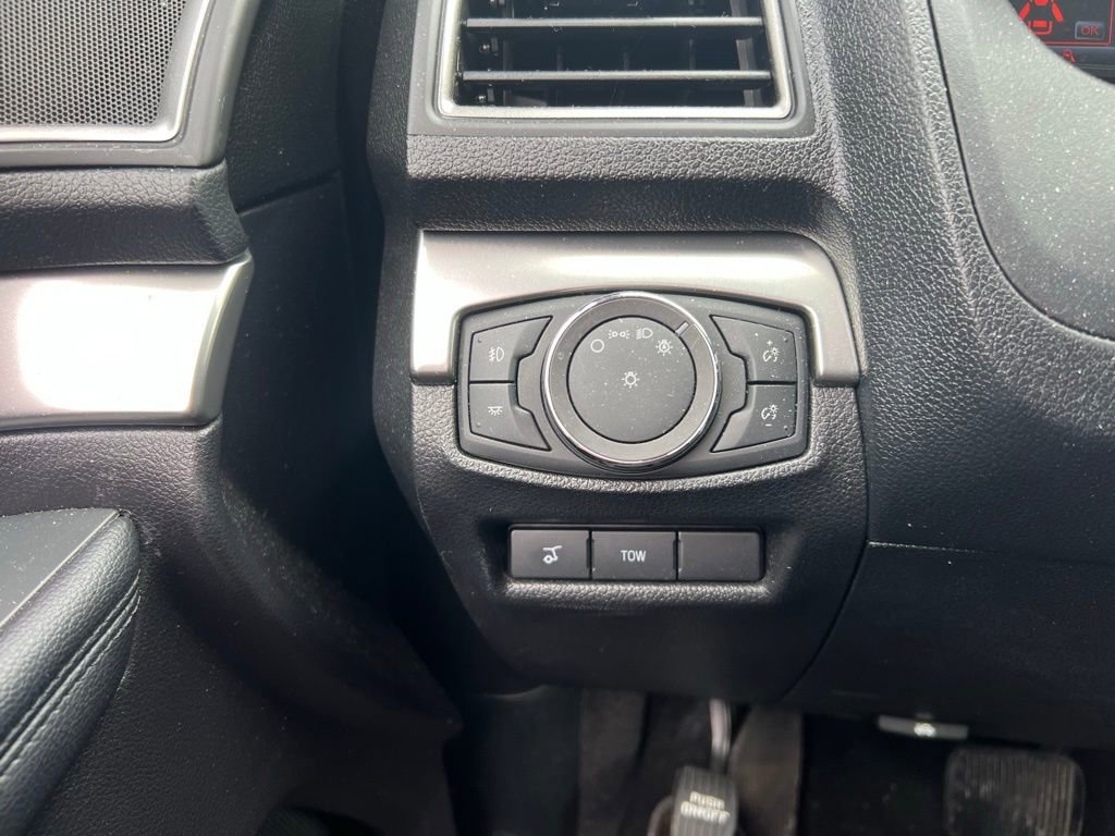 Certified 2018 Ford Explorer XLT w/ Equipment Group 202A image 14
