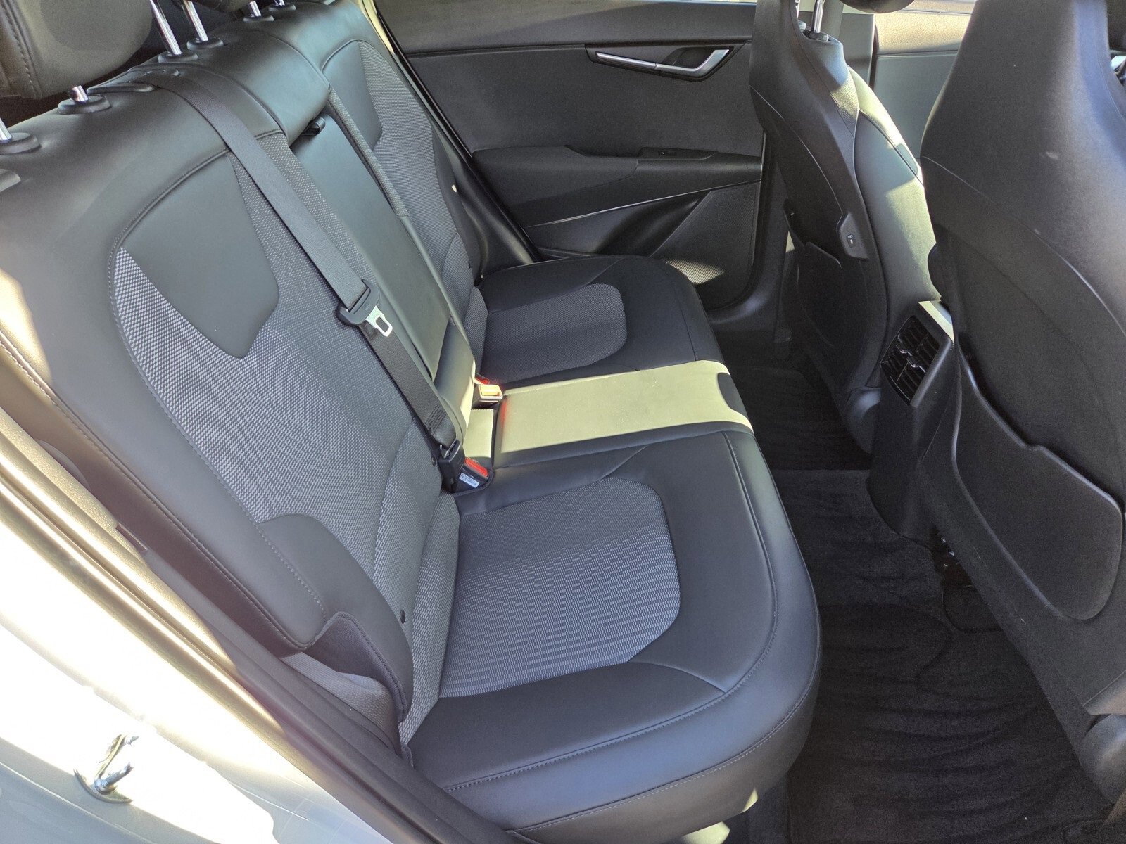 Used 2024 Kia Niro EX image 14