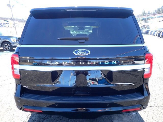 Certified 2023 Ford Expedition XLT image 3