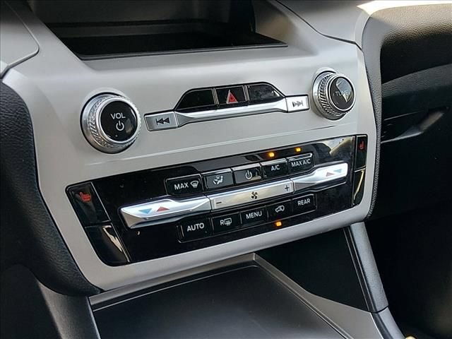 Certified 2023 Ford Explorer XLT RWD image 21