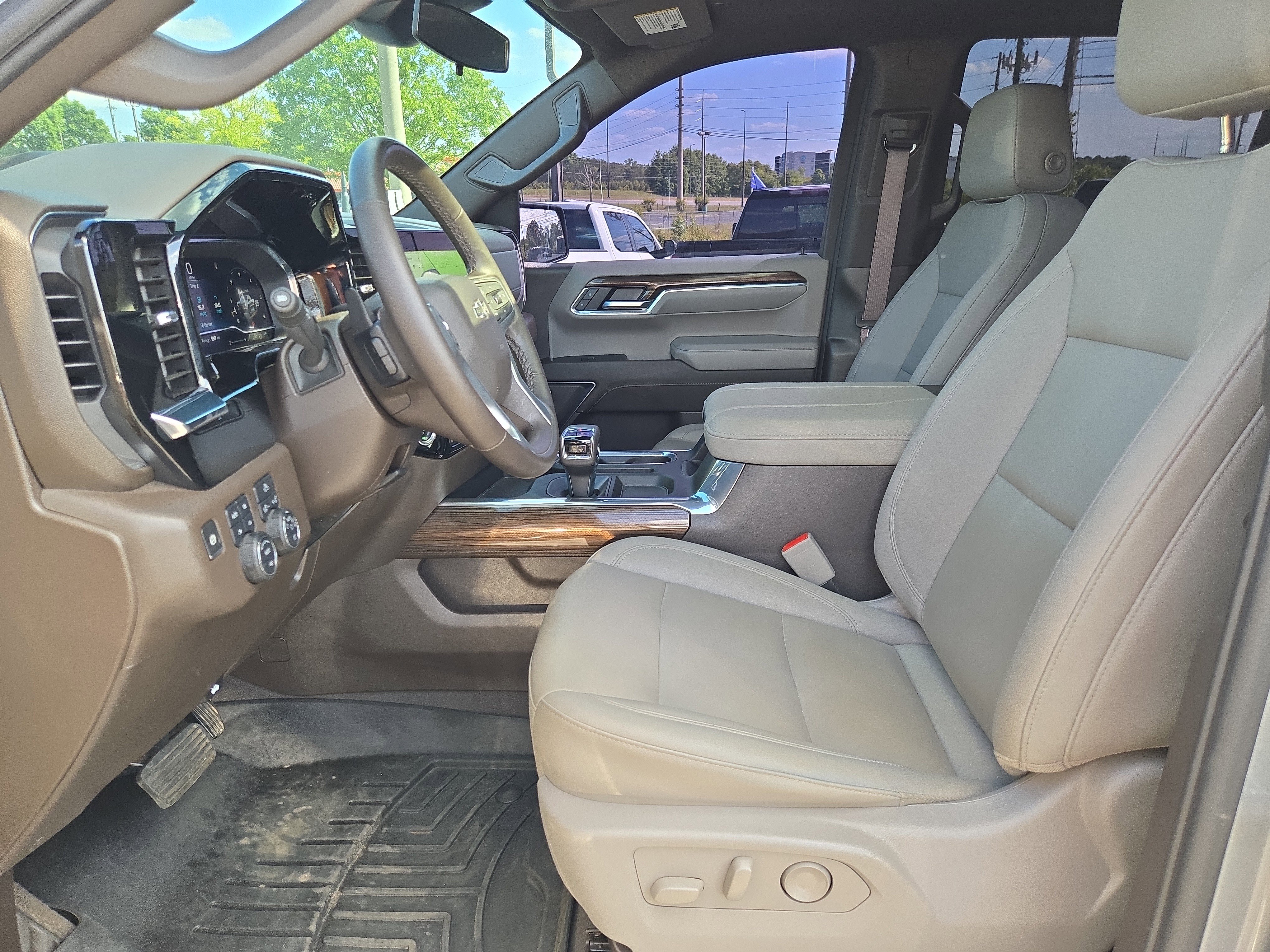 Used 2024 Chevrolet Silverado 1500 LT Trail Boss w/ Convenience Package II AWD/4WD image 23