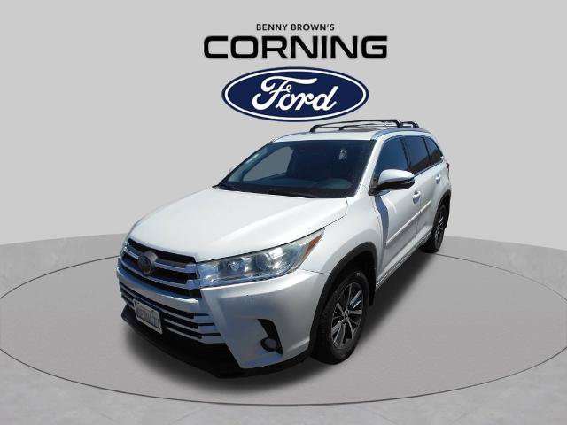 Used 2018 Toyota Highlander XLE AWD/4WD image 3