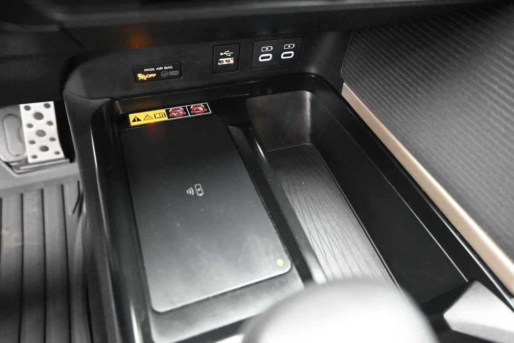 Used 2025 Toyota Camry SE FWD image 18