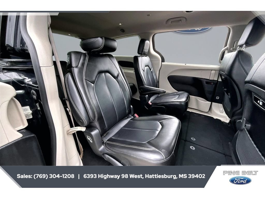 Used 2023 Chrysler Pacifica Touring-L FWD image 20