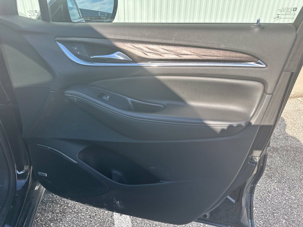 Used 2022 Buick Enclave Avenir w/ Avenir Technology Package AWD/4WD image 33