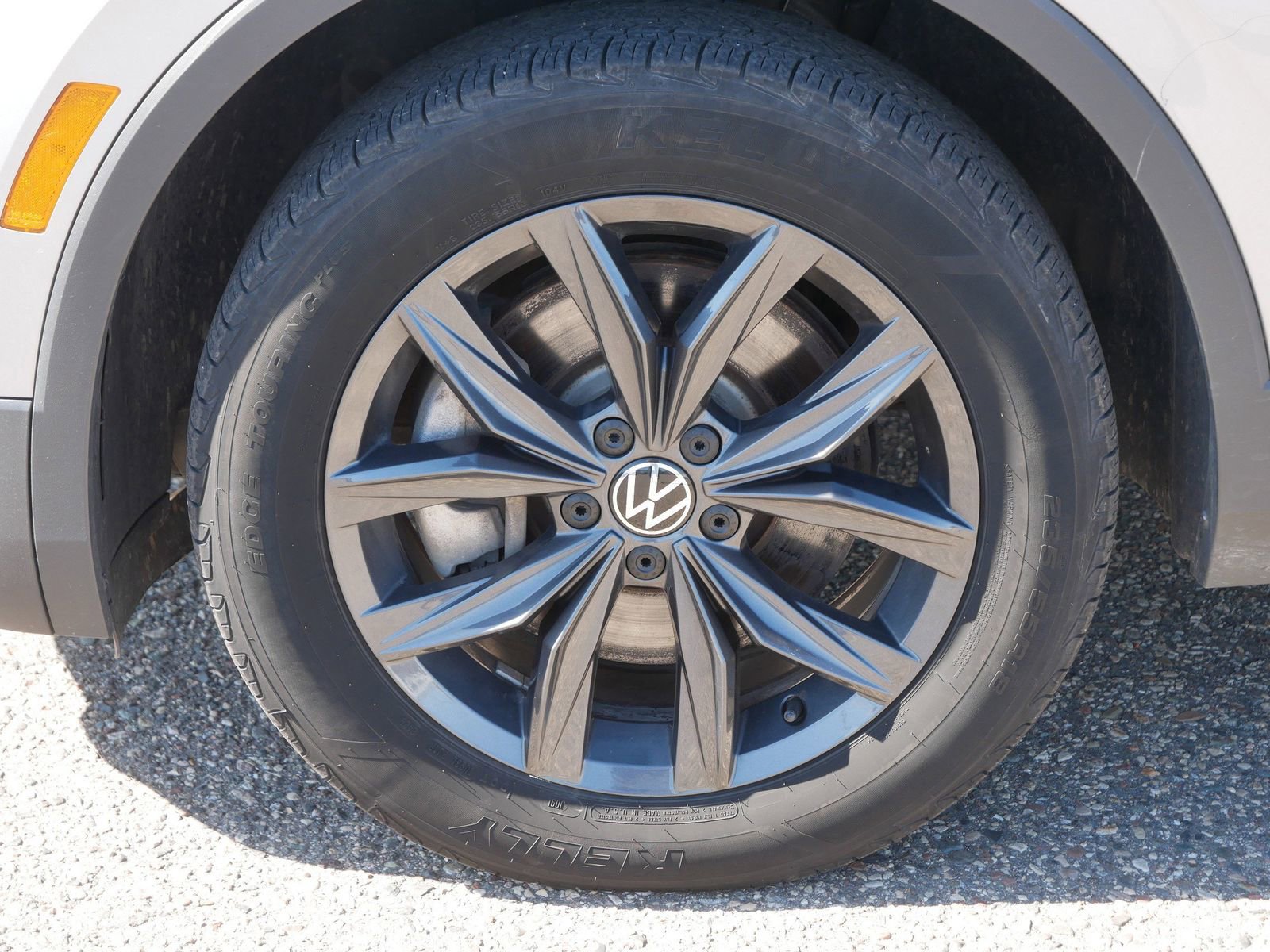Used 2024 Volkswagen Tiguan SE AWD/4WD image 10