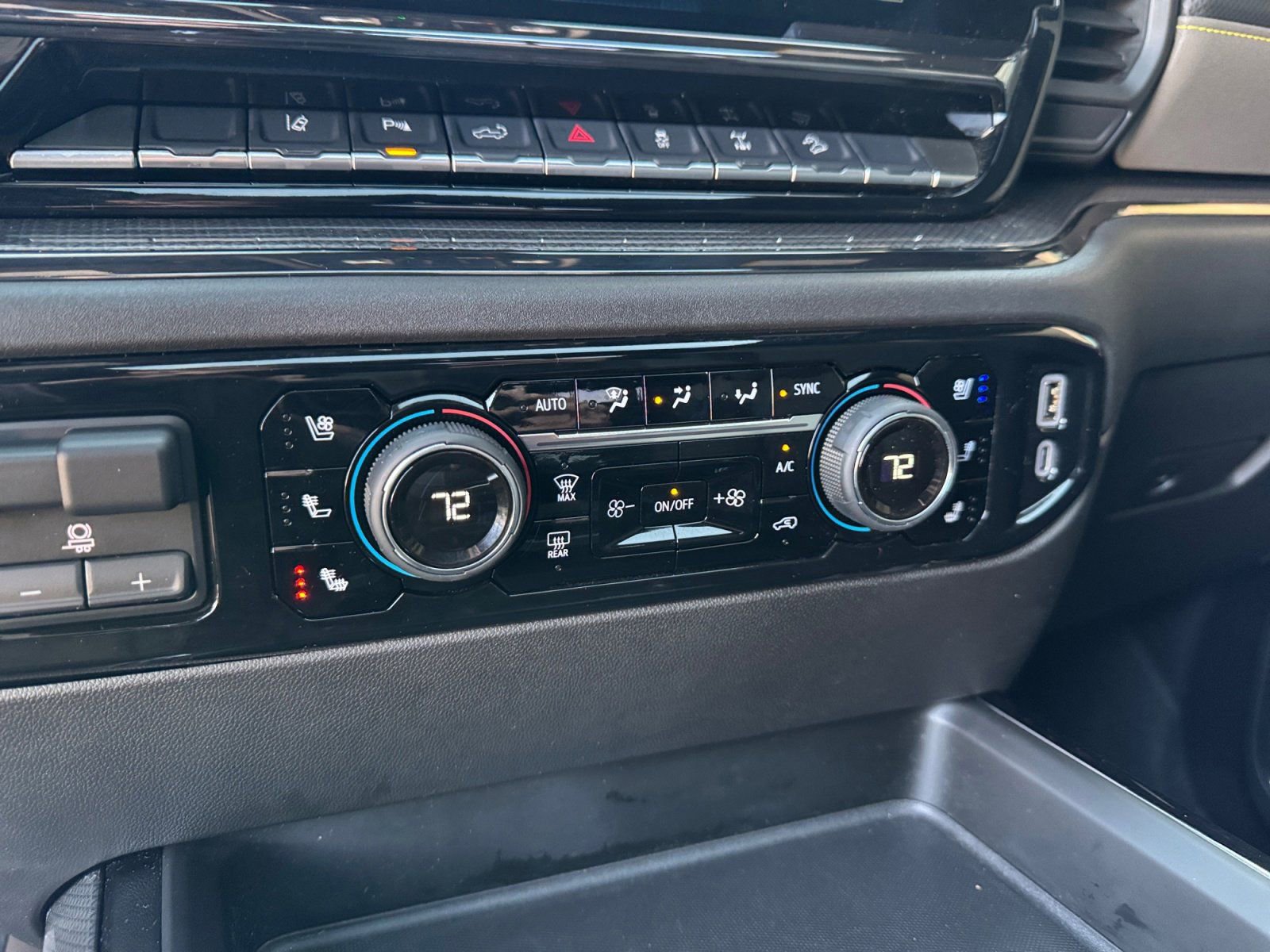 Used 2025 Chevrolet Silverado 2500 ZR2 w/ Technology Package image 23