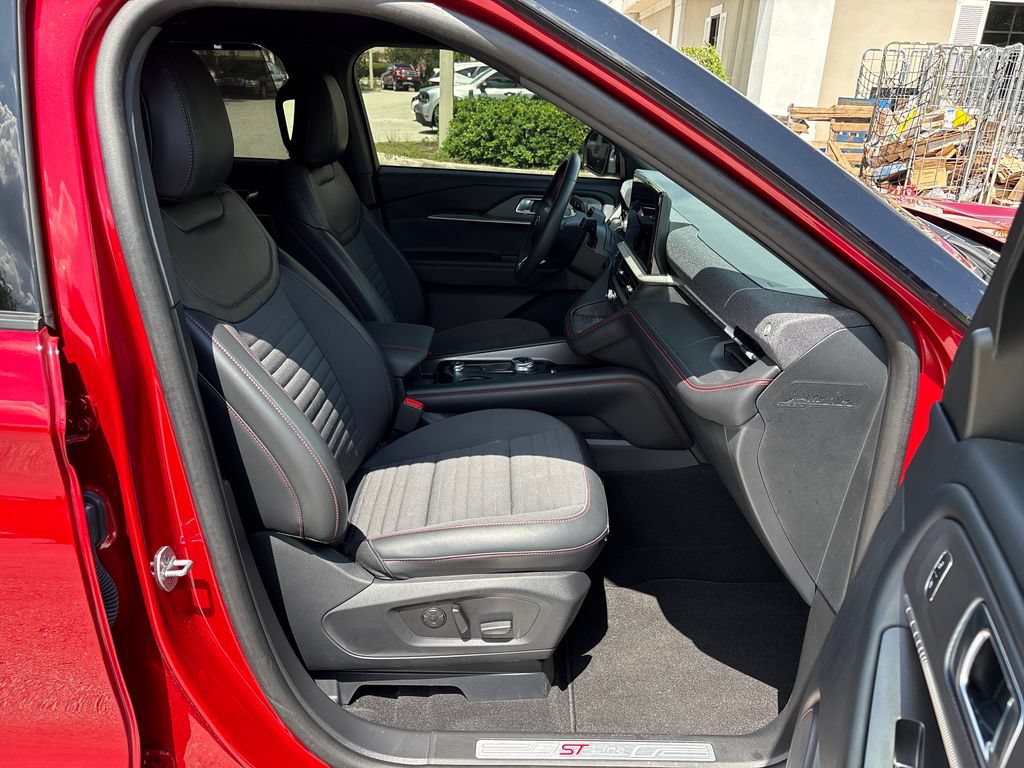 Certified 2025 Ford Explorer ST-Line w/ Premium Package RWD image 7