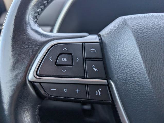 Used 2023 Toyota Highlander XLE FWD image 16