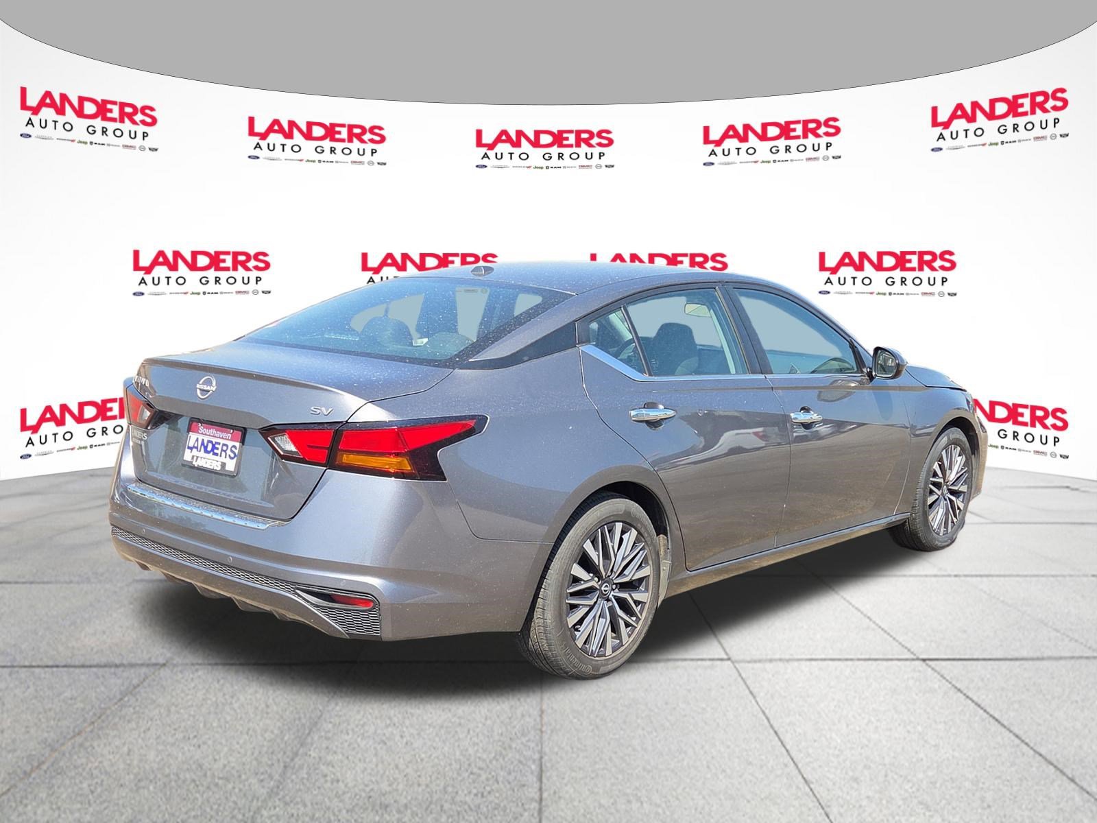 Used 2023 Nissan Altima 2.5 SV FWD image 3