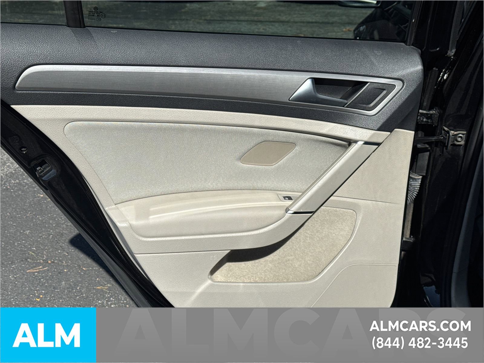 Used 2017 Volkswagen Golf SE image 26