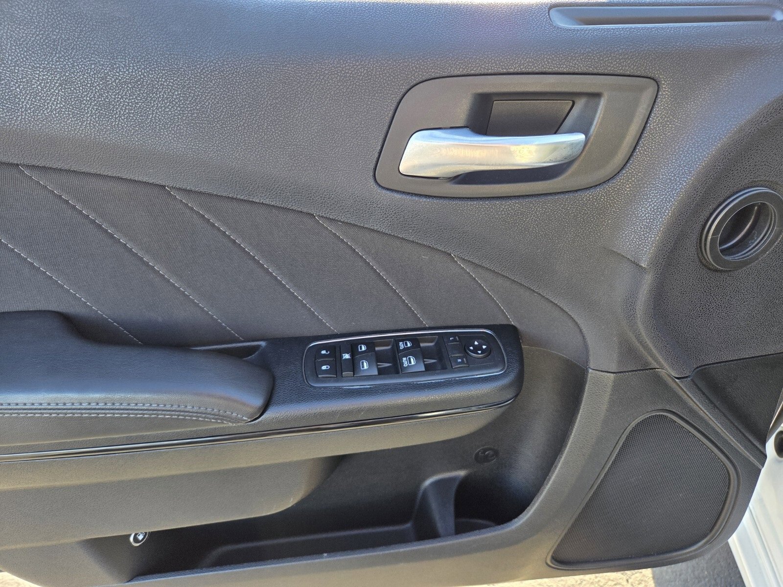 Used 2018 Dodge Charger SXT Plus w/ Blacktop Package image 15