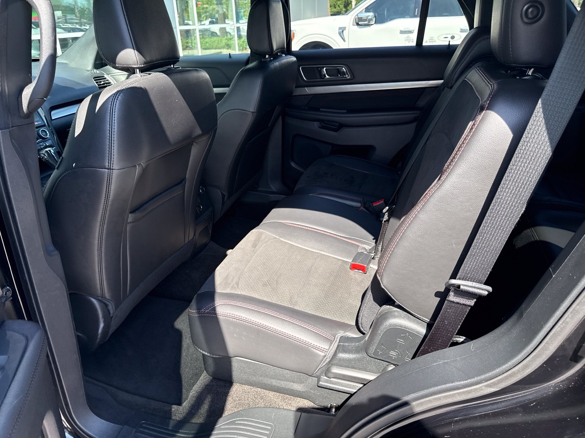 Certified 2018 Ford Explorer XLT w/ Equipment Group 202A AWD/4WD image 11