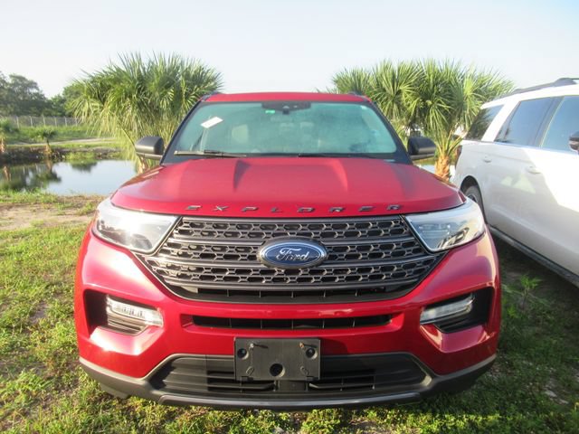 Certified 2021 Ford Explorer XLT w/ Equipment Group 202A AWD/4WD image 2