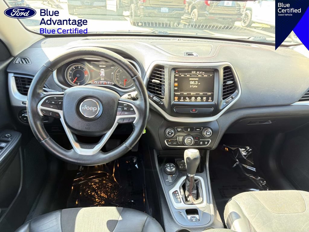 Used 2017 Jeep Cherokee Trailhawk AWD/4WD image 9