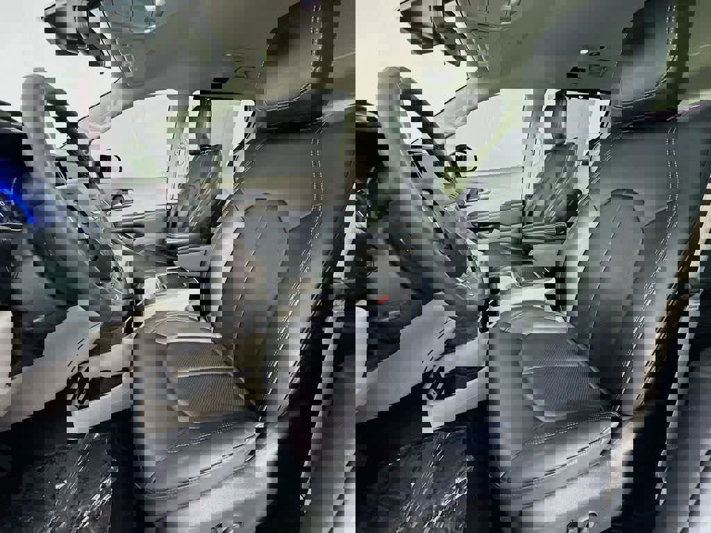 Used 2024 Chrysler Pacifica Touring-L image 15