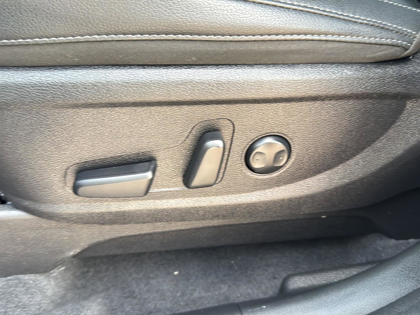 Used 2025 Kia Telluride EX image 14