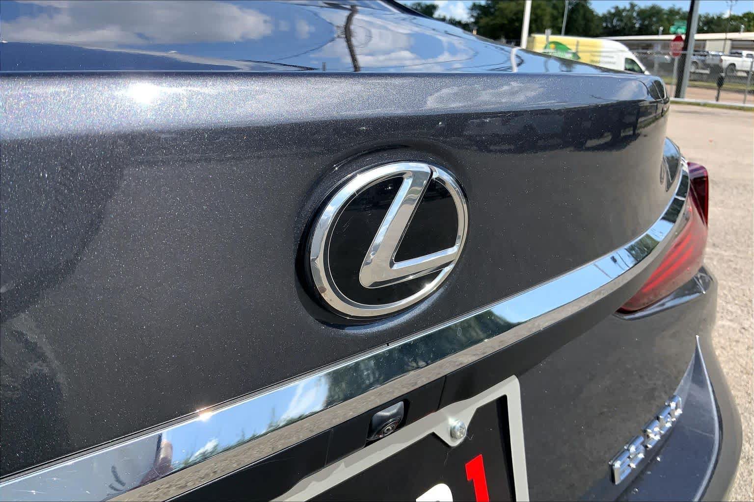 Used 2025 Lexus ES 350 w/ Premium Package FWD image 9