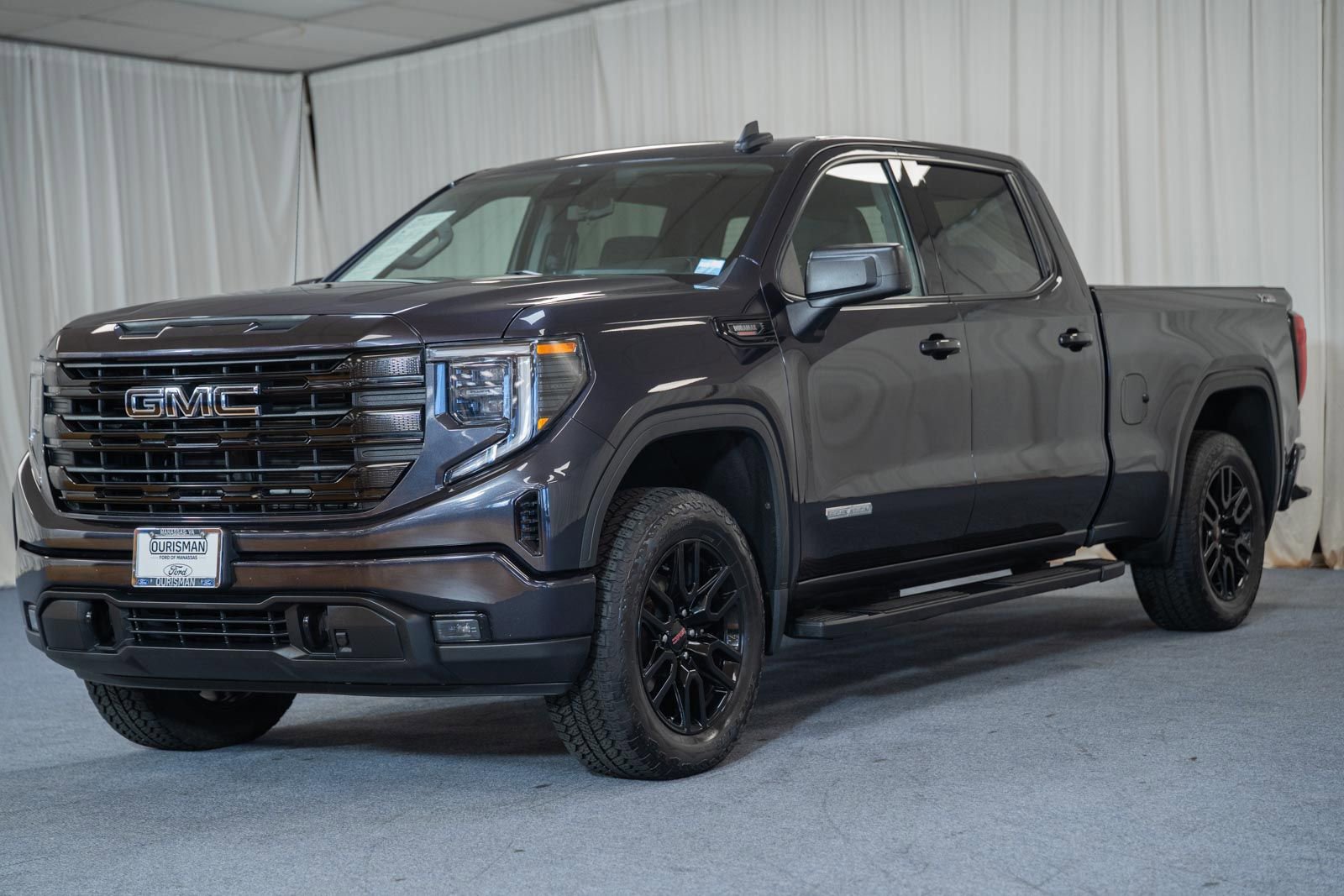 Used 2023 GMC Sierra 1500 Elevation w/ LPO, Elevation Black Package AWD/4WD image 3