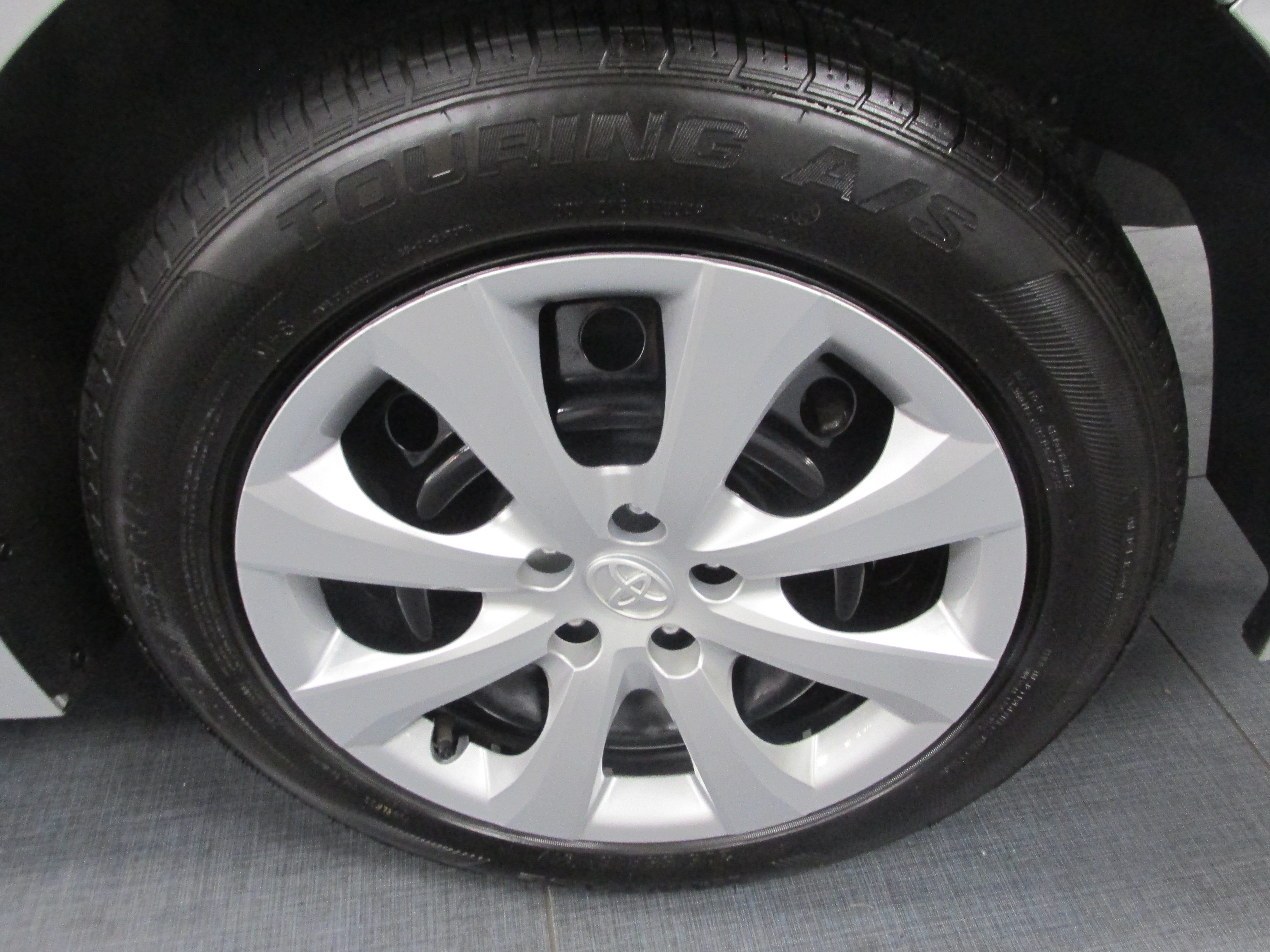 Used 2024 Toyota Corolla LE FWD image 13
