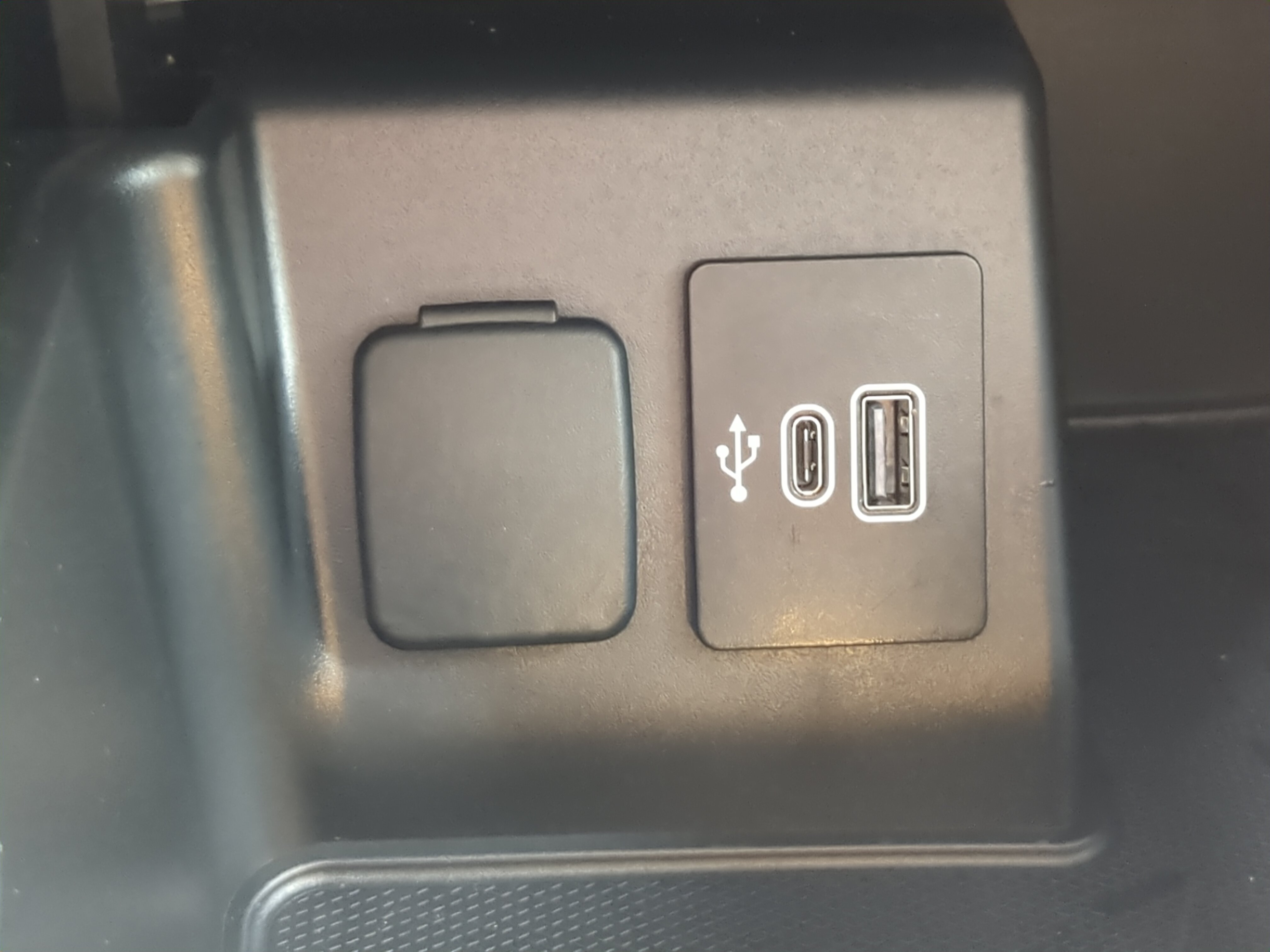 Certified 2025 Ford Explorer Active w/ Active Comfort Package RWD image 19