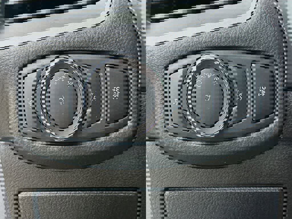 Certified 2019 Ford Edge SE image 27