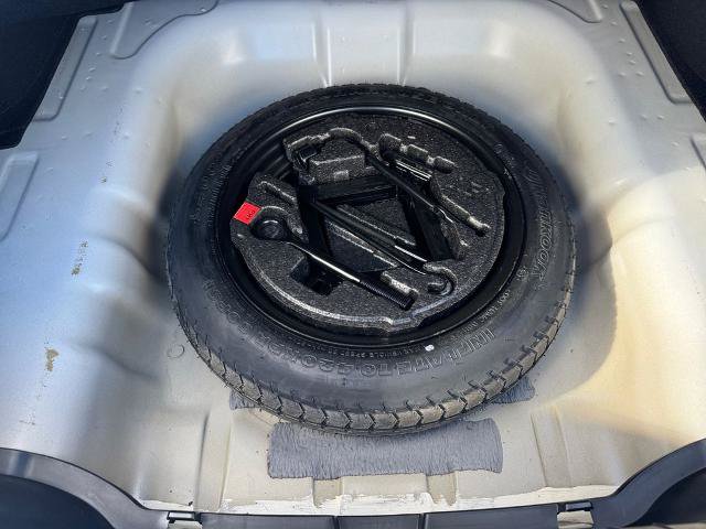 Used 2023 Hyundai Elantra Limited w/ Preferred Accessory Package FWD image 16