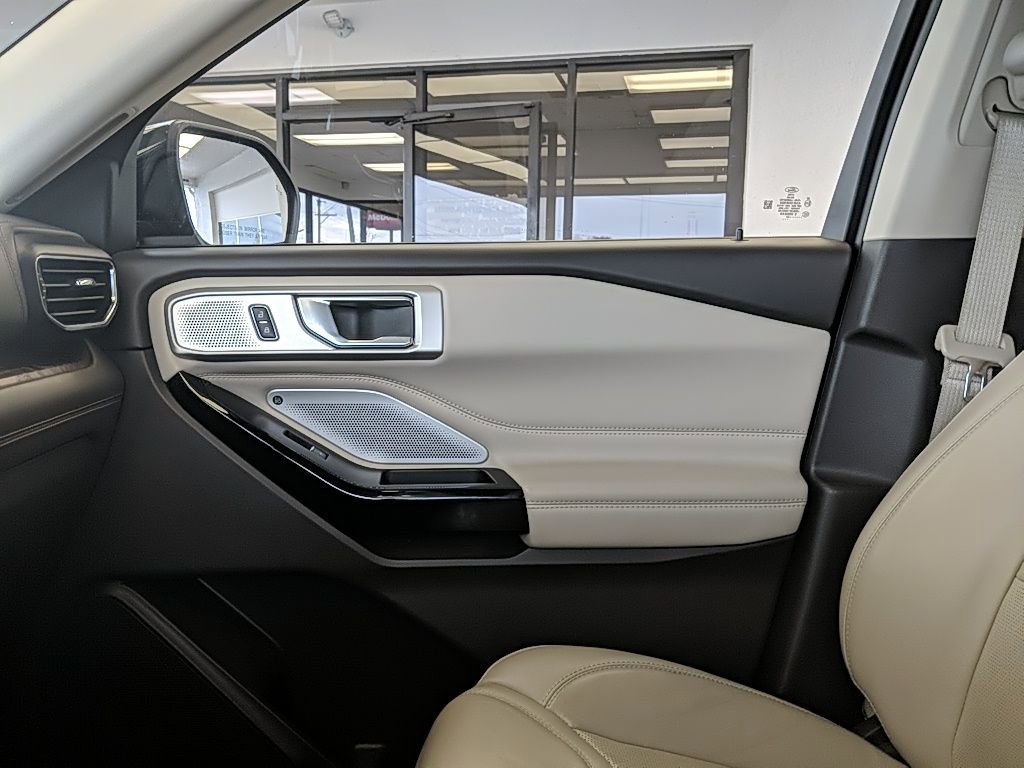 Certified 2022 Ford Explorer Platinum w/ Equipment Group 601A image 22