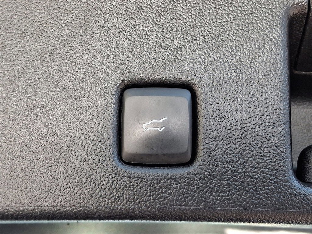 Certified 2022 Ford Escape SE w/ SE Sport Appearance Package image 30