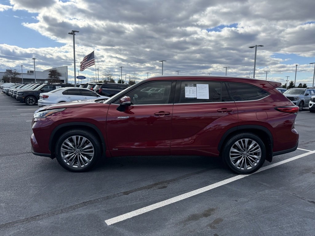 Used 2021 Toyota Highlander Platinum image 2